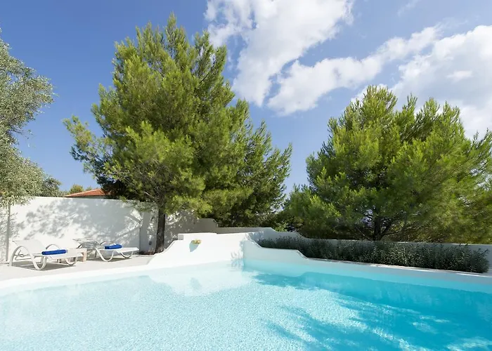 Villa Anemolia With Private Pools Near The Beautiful Beaches Of Alonissos *